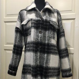 Oversized Black and White Plaid Shacket Size Small 10% Wool